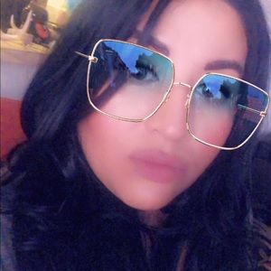 Meet your Posher, Carolina